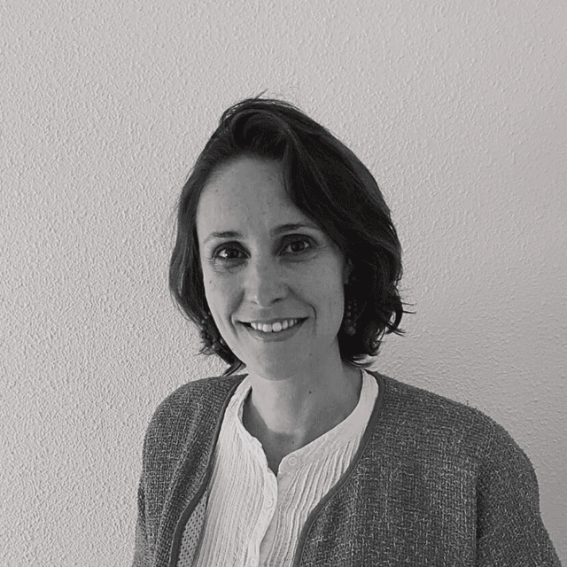 Sur l'image, nous pouvons voir un portrait en noir et blanc de Céline Couderc, diététicienne et secrétaire à la CPTS Nougaro Toulouse.