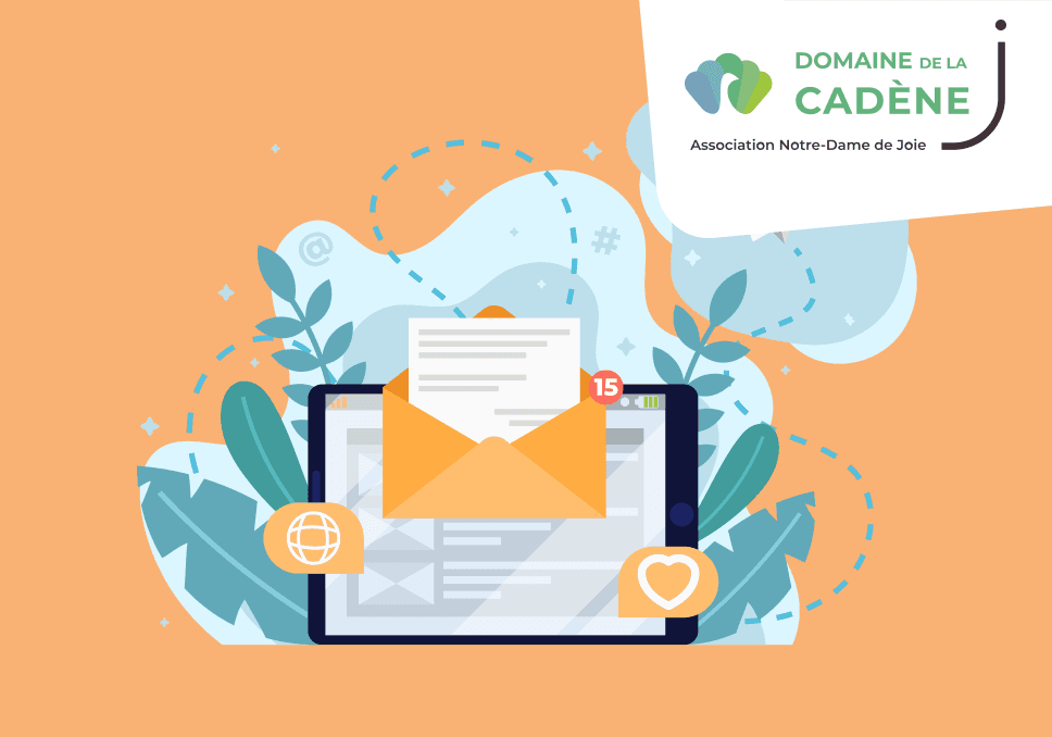 Sur l'image, nous pouvons voir un ordinateur avec une enveloppe qui représente la notion de newsletter digitale. Sur le haut droit on voit le logo Cadène.