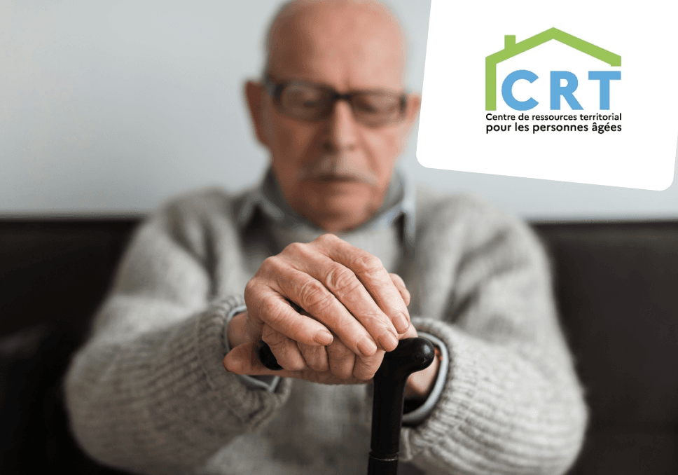 Sur l'image, nous pouvons voir une personne âgée assise et adossée à sa canne. En haut à droite, nous pouvons voir le logo du CRT Toulousain.
